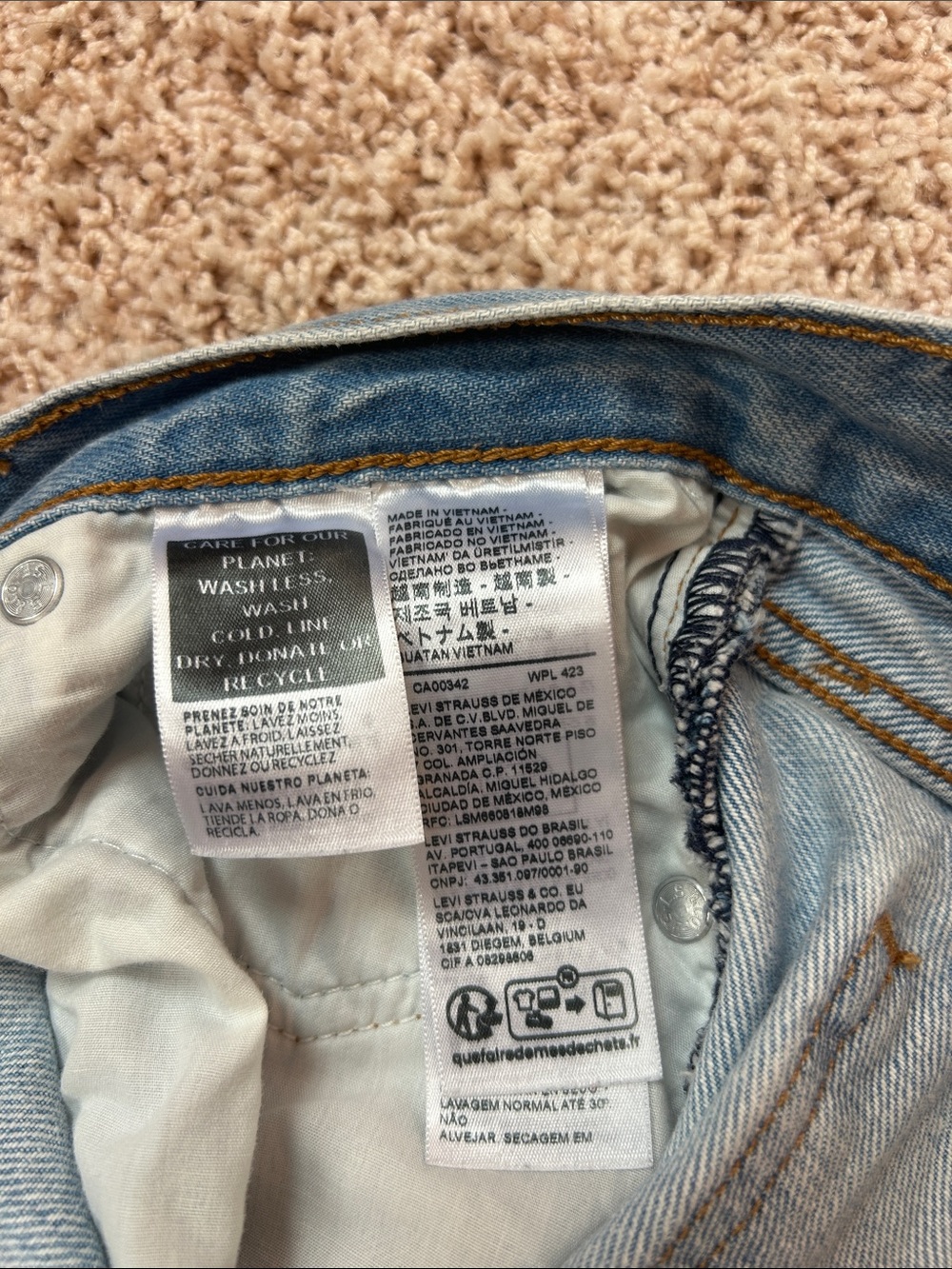 Women's Low Pro Straight Lightweight Jeans in Light Blue Wash - Picture 3 of 6